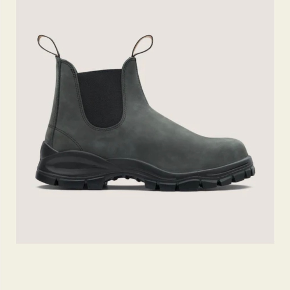Brand new Blundstone rustic black lug boots